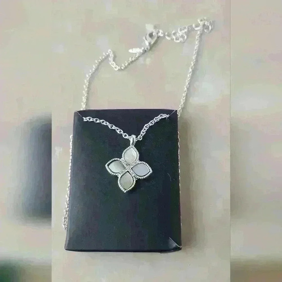 Avon silver tone necklace - Picture 8 of 17